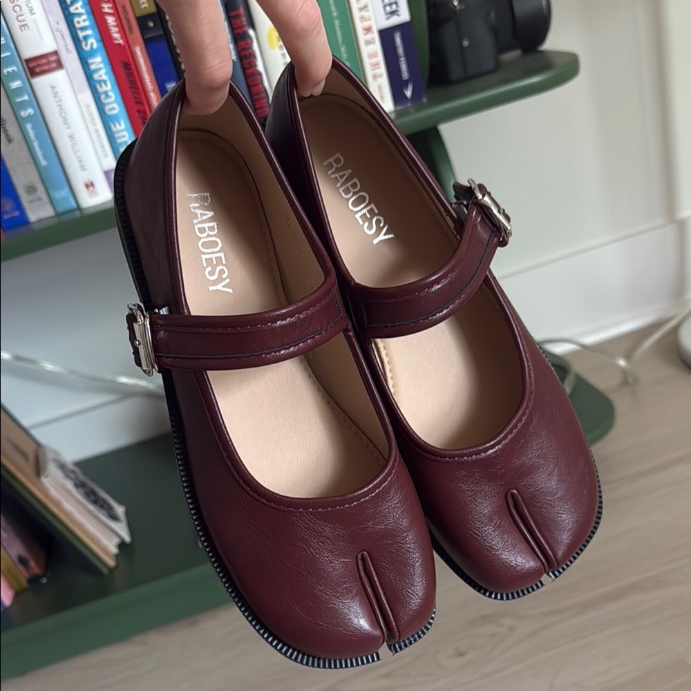 Tabi Maryjane Burgundy Flats